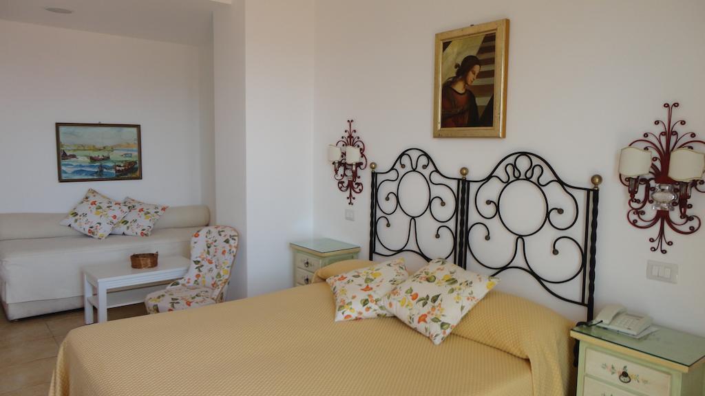 Hotel Villa Mora Giardini Naxos Oda fotoğraf